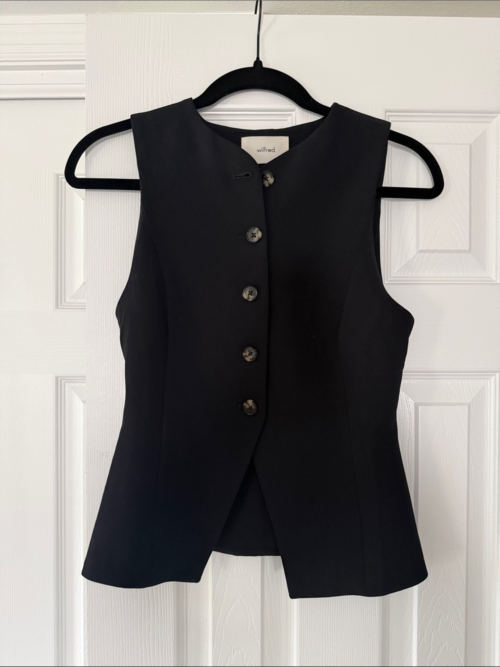 Aritzia regal vest - black